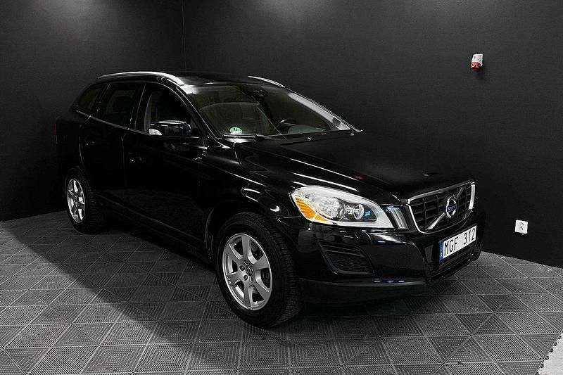 Svart Begagnad 2011 Volvo XC60 Summum SUV | 74 700 kr (Marknadspris) - Bild 1/4