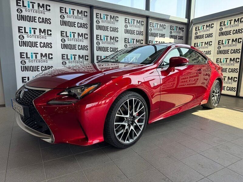 Röd Begagnad 2016 Lexus RC300h Sport Line Sportkupé | 299 900 kr - Bild 1/4