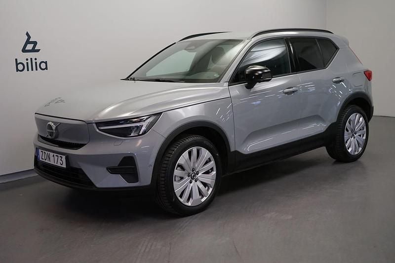 Grå Begagnad 2024 Volvo EX40 Core SUV | 449 500 kr (Superpris) - Bild 1/3