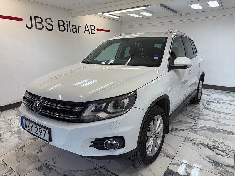 Vit Begagnad 2014 VW Tiguan Style SUV | 114 900 kr (Marknadspris) - Bild 1/4