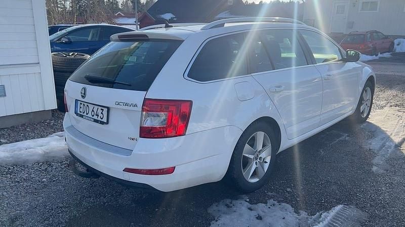 Begagnad Skoda Octavia 150 HK (110 kW) 2014 Halvkombi