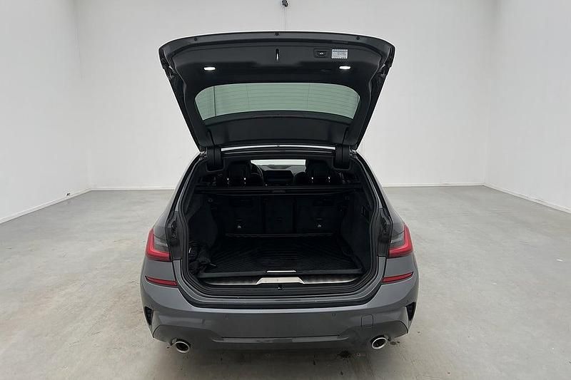 Grå Begagnad 2022 BMW 330e M Sport Kombi | 334 800 kr - Bild 1/2