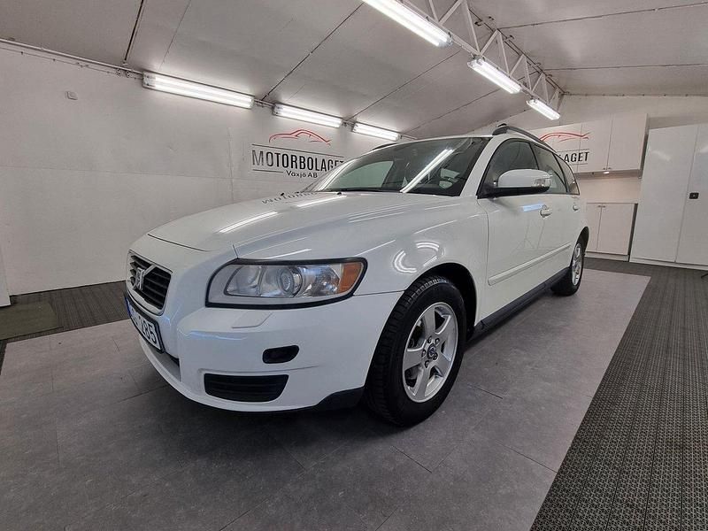 Vit Begagnad 2008 Volvo V50 Kombi | 44 500 kr (Marknadspris) - Bild 1/4