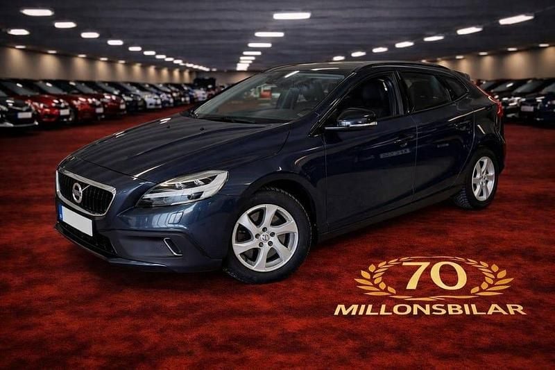 Begagnad Volvo V40 CC Momentum 150 HK (110 kW) 2017 Blå Kombi