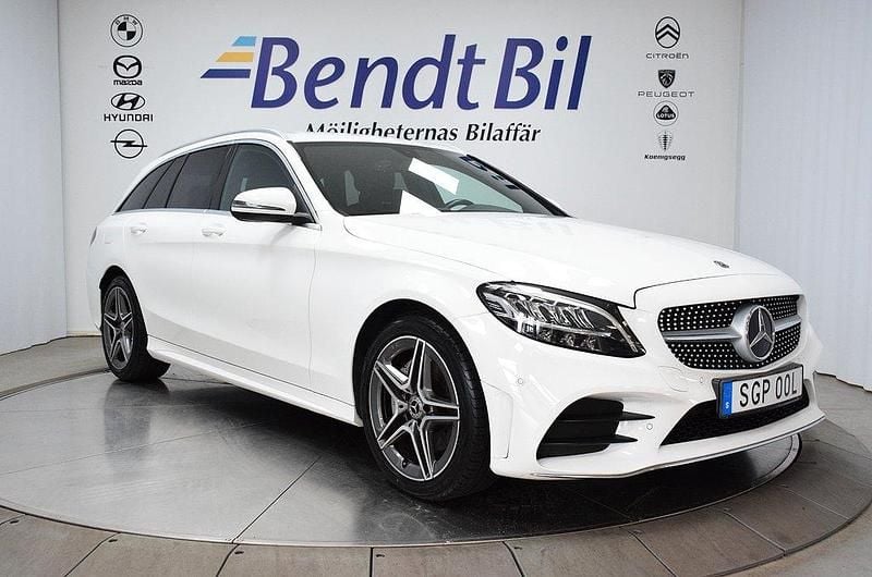 Vit Begagnad 2019 Mercedes C220 AMG line Kombi | 299 500 kr (Marknadspris) - Bild 1/3