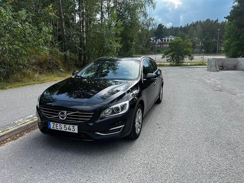 Svart Begagnad 2018 Volvo V60 Kombi | 155 000 kr (Superpris) - Bild 1/4