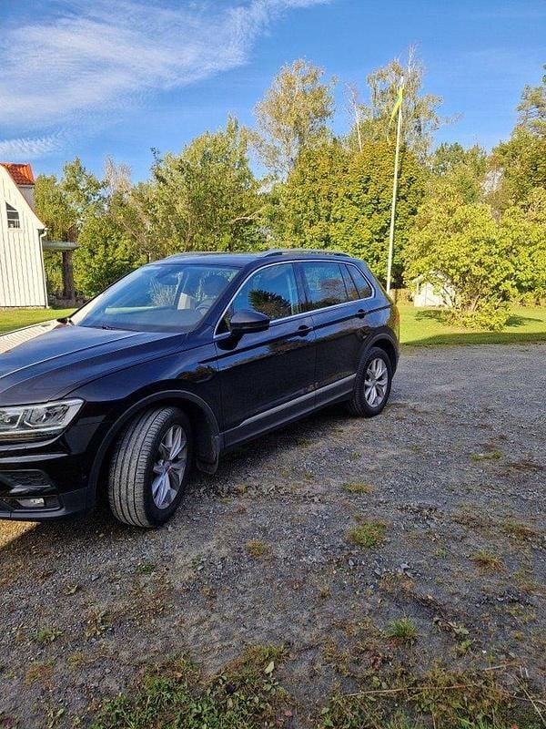 Svart Begagnad 2019 VW Tiguan SUV | 189 000 kr (Superpris) - Bild 1/4