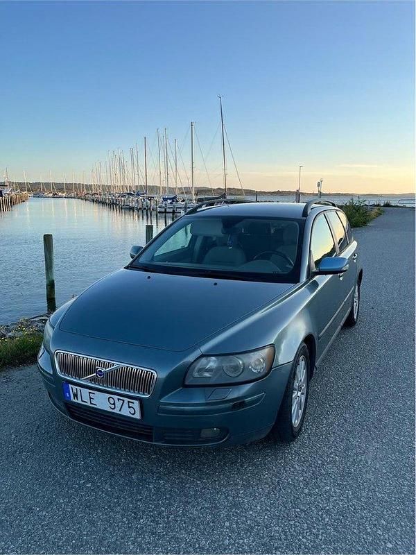 Begagnad 2005 Volvo V50 Kinetic Kombi | 17 000 kr (Marknadspris) - Bild 1/4