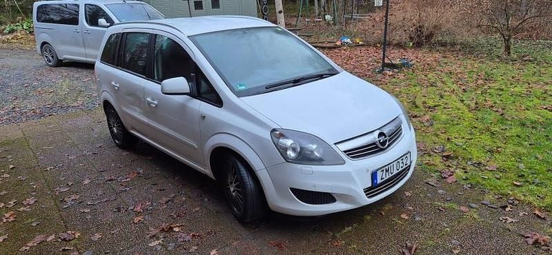 Begagnad 2012 Opel Zafira Minibuss | 23 000 kr - Bild 1/4