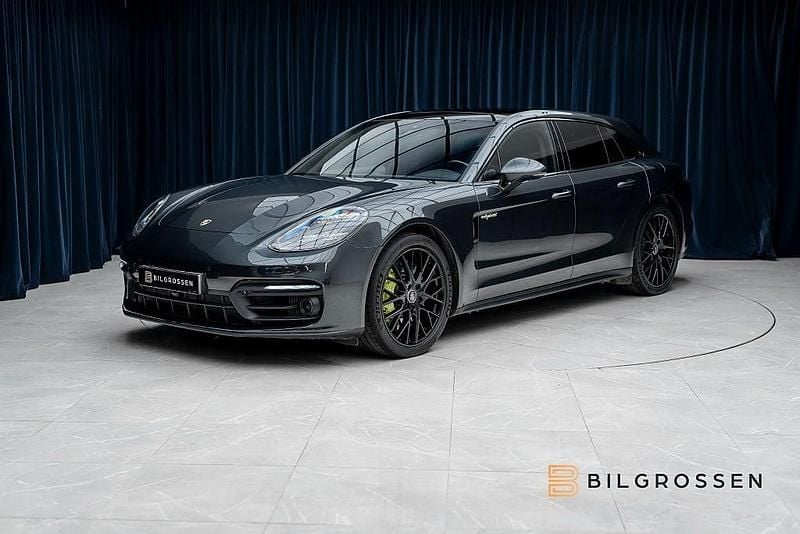 Grå Begagnad 2021 Porsche Panamera 4S Sport Turismo Sedan | 929 900 kr - Bild 1/4