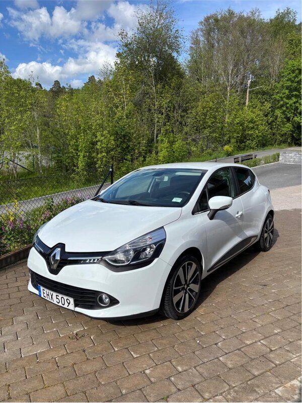 Vit Begagnad 2015 Renault Clio IV Halvkombi | 75 000 kr (Marknadspris) - Bild 1/4