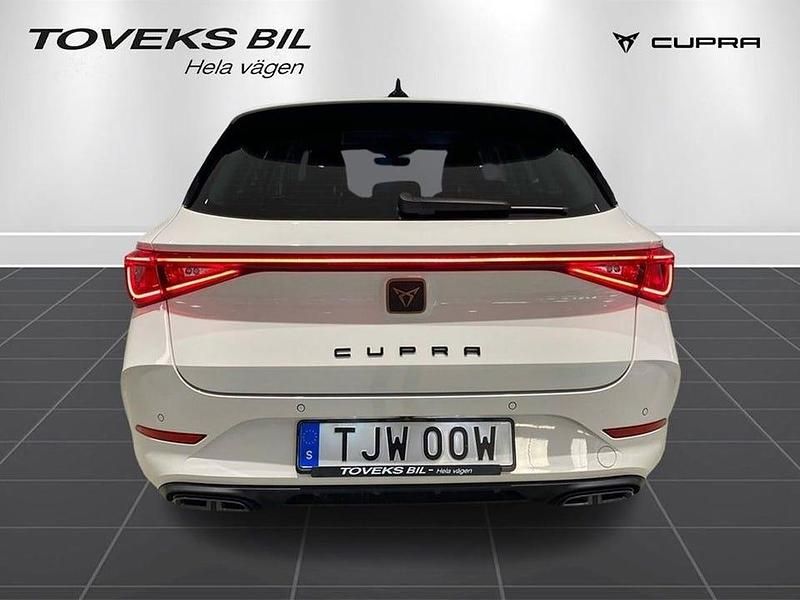 Begagnad Cupra Leon 150 HK (110 kW) 2023 Vit