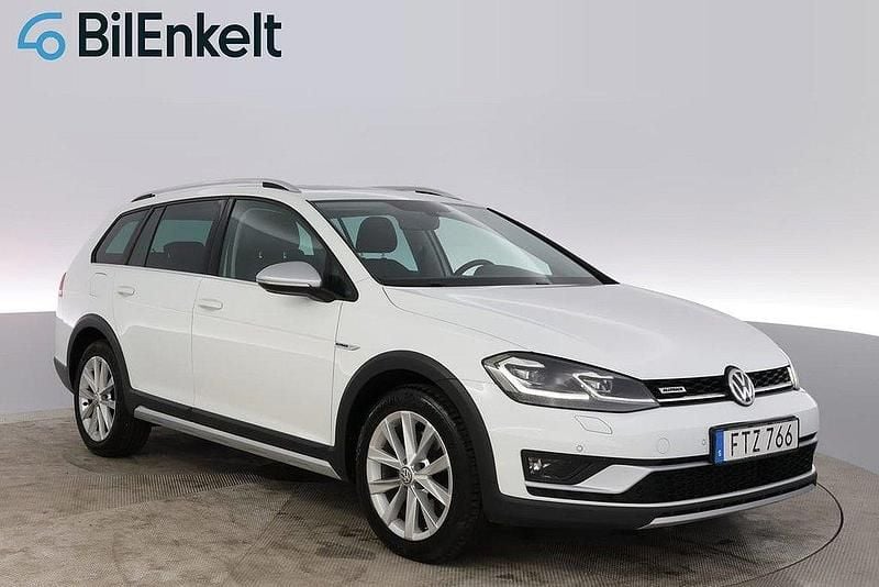 Vit Begagnad 2017 VW Golf Alltrack SE Kombi | 154 900 kr (Marknadspris) - Bild 1/4