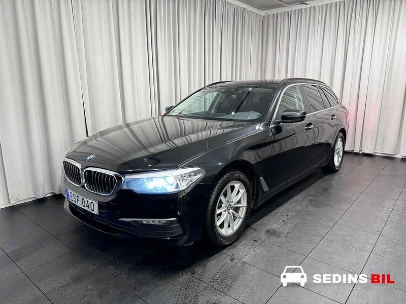 Svart Begagnad 2018 BMW 520 Kombi | 199 900 kr (Lite dyr) - Bild 1/4