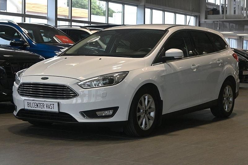 Vit (vit metallic) Begagnad 2016 Ford Focus Titanium Kombi | 89 000 kr (Marknadspris) - Bild 1/4