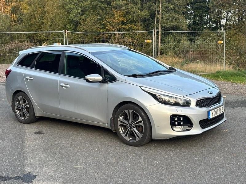Begagnad 2017 Kia Ceed GT-Line Halvkombi | 130 000 kr (Lite dyr) - Bild 1/4