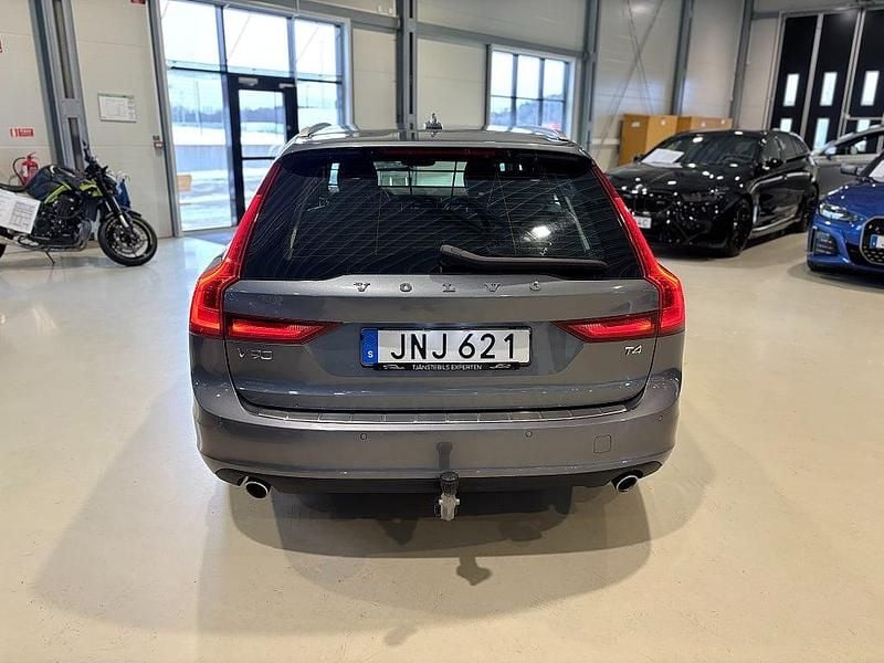 Begagnad Volvo V90 Momentum 190 HK (139 kW) 2018 Grå metallic Kombi