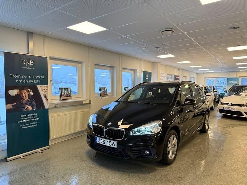 Begagnad BMW 218 Active Tourer Sport Line 136 HK (100 kW) 2016 Svart Minibuss