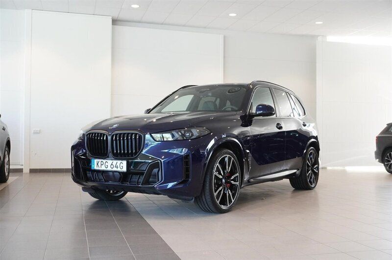 Blå Begagnad 2025 BMW X5 Efficient Dynamics SUV | 1 189 800 kr - Bild 1/4