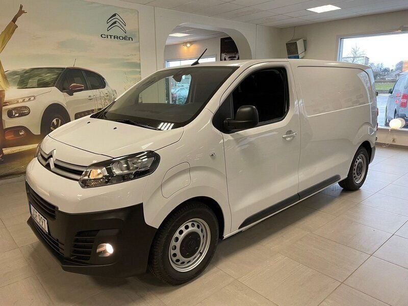 Vit (icy white) Begagnad 2023 Citroën e-Jumpy Business Class Minibuss | 520 000 kr - Bild 1/4