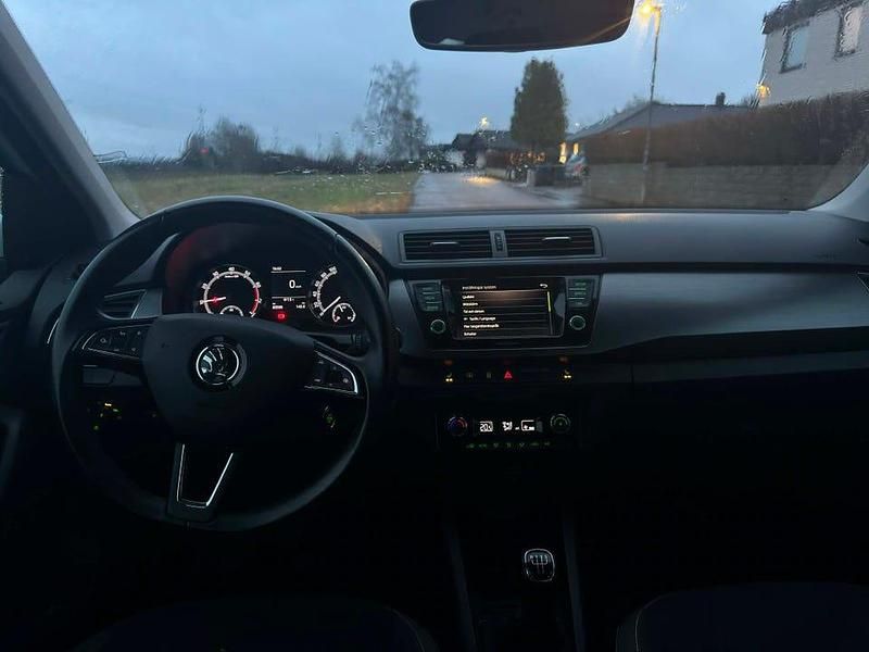 Begagnad Skoda Fabia 95 HK (69 kW) 2019 Laser white f3f Halvkombi