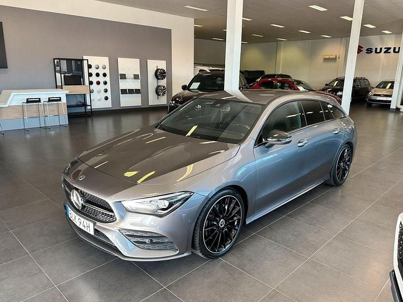 Mörkgrå Begagnad 2021 Mercedes CLA200 Shooting Brake AMG Kombi | 329 900 kr (Lite dyr) - Bild 1/4