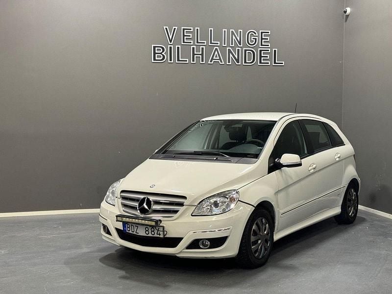 Vit Begagnad 2011 Mercedes B180 Minibuss | 49 900 kr (Marknadspris) - Bild 1/4