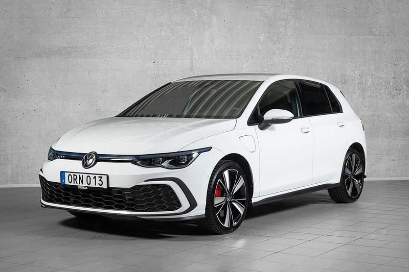 Vit Begagnad 2021 VW Golf VIII GTE Halvkombi | 279 000 kr (Marknadspris) - Bild 1/4