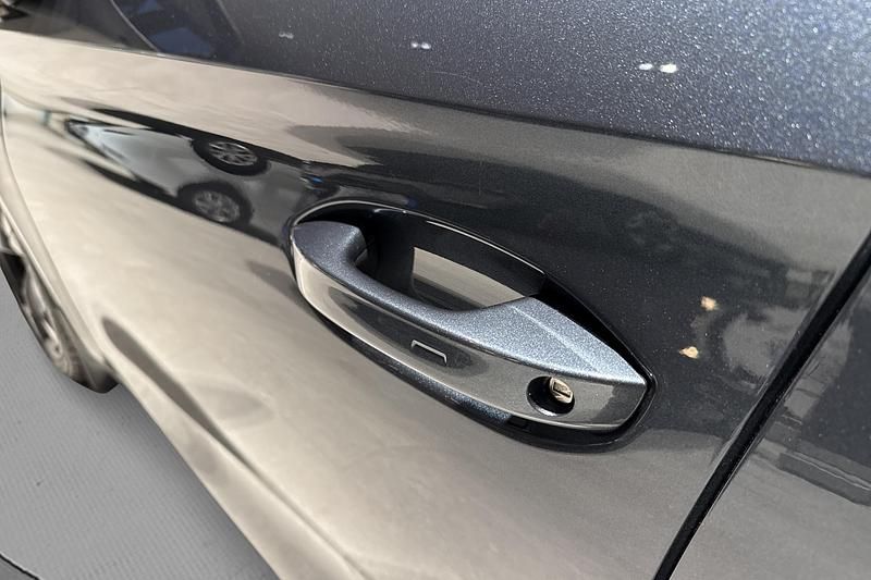 Ny Cupra Leon 2026 Grå