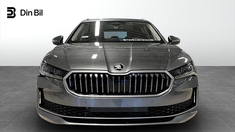 Ny Skoda Superb 2026 Grå Kombi