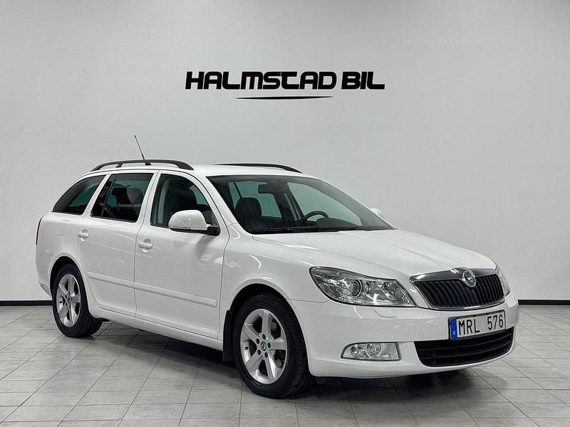 Vit Begagnad 2011 Skoda Octavia Elegance Kombi | 79 500 kr (Marknadspris) - Bild 1/4