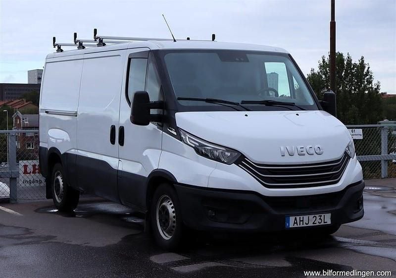 Begagnad Iveco Daily 136 HK (100 kW) 2022 Vit svart Van
