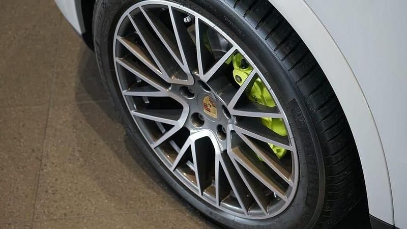 Begagnad Porsche Cayenne 468 HK (344 kW) 2022 Grå SUV