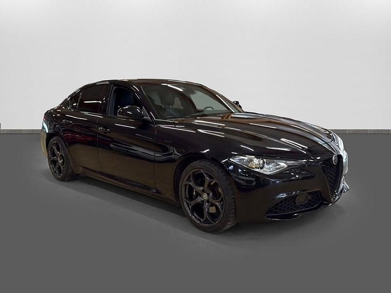 Begagnad Alfa Romeo Giulia Sprint 200 HK (147 kW) 2020 Svart Sedan