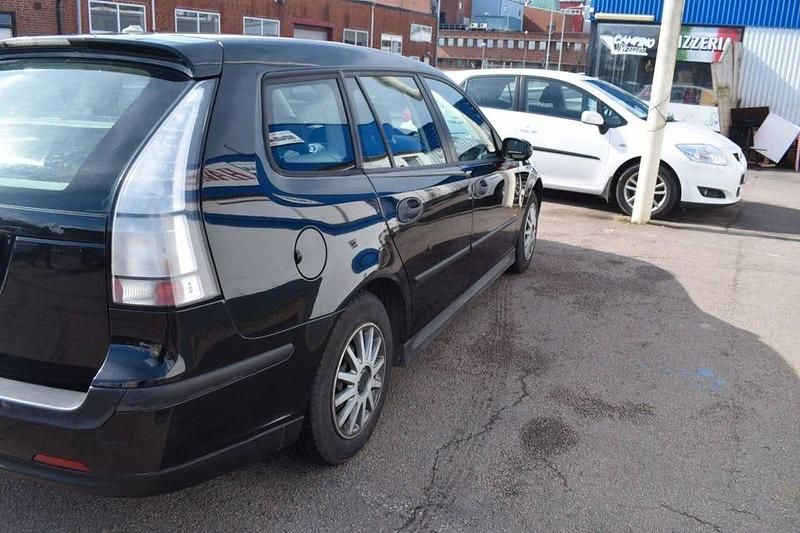 Begagnad Saab 9-3 Linear 123 HK (90 kW) 2006 Svart Kombi