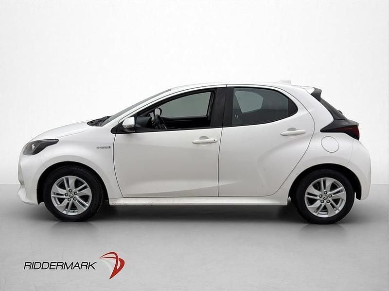 Begagnad Toyota Yaris Hybrid Active 116 HK (85 kW) 2021 Vit Halvkombi