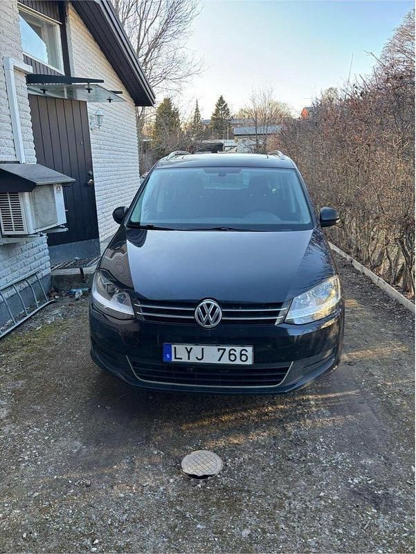 Svart Begagnad 2012 VW Sharan Minibuss | 80 000 kr (Superpris) - Bild 1/4