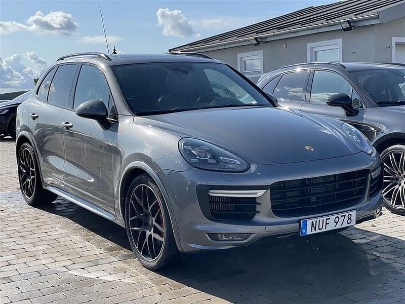 Begagnad Porsche Cayenne GTS Chrono 441 HK (324 kW) 2015 Grå SUV