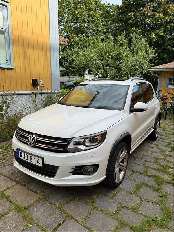 Vit Begagnad 2016 VW Tiguan Sportline SUV | 159 500 kr (Superpris) - Bild 1/4