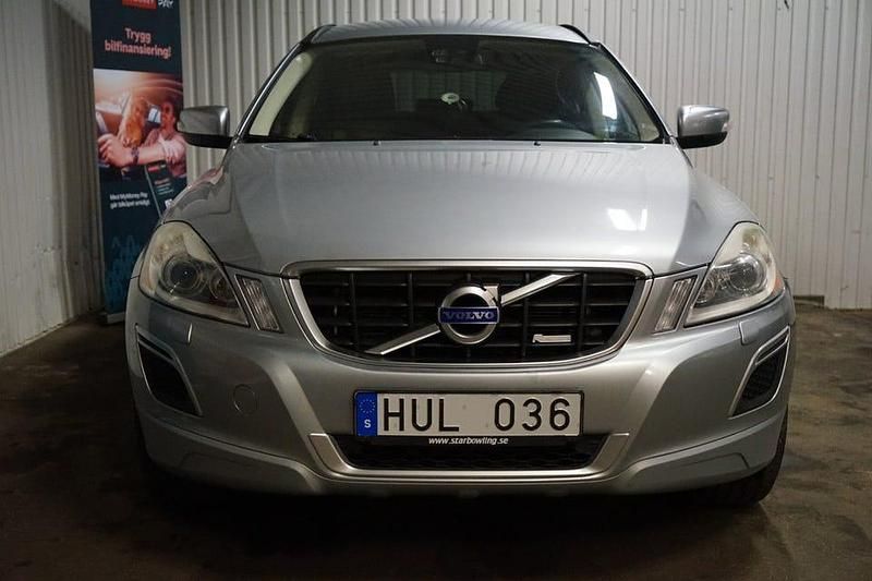 Begagnad Volvo XC60 R-Design 205 HK (150 kW) 2011 Silver SUV