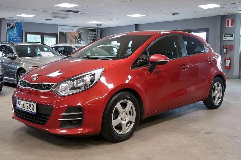 Röd Begagnad 2016 Kia Rio Halvkombi | 79 500 kr (Marknadspris) - Bild 1/4