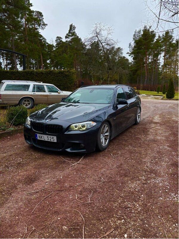 Grå Begagnad 2011 BMW 525 Kombi | 110 000 kr (Lite dyr) - Bild 1/4
