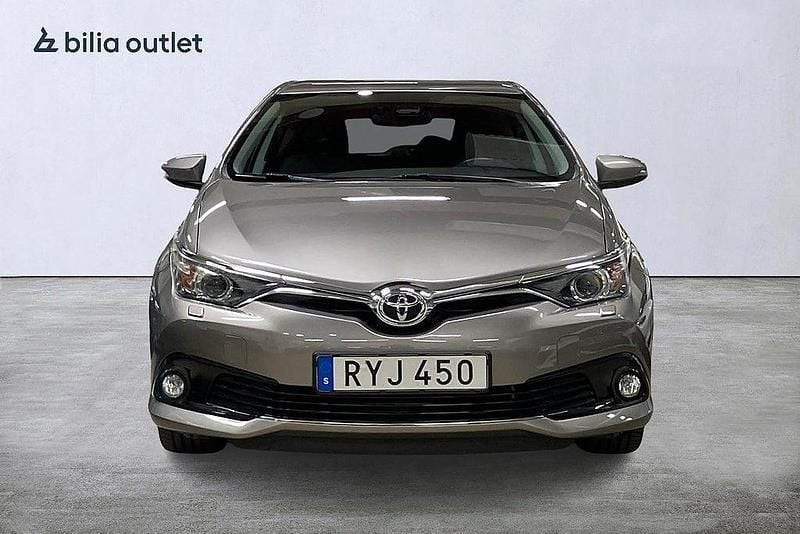 Begagnad Toyota Auris Active 116 HK (85 kW) 2016 Brun Halvkombi
