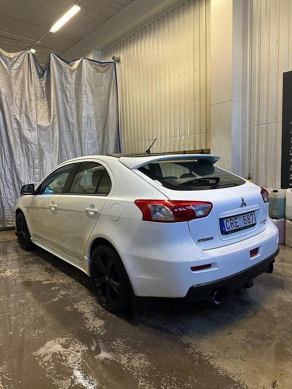 Begagnad Mitsubishi Lancer Sportback 240 HK (176 kW) 2010 Vit