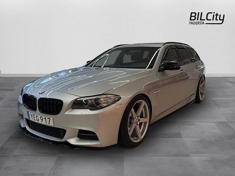Silver Begagnad 2016 BMW 520 M Sport Kombi | 229 900 kr (Dyr) - Bild 1/4