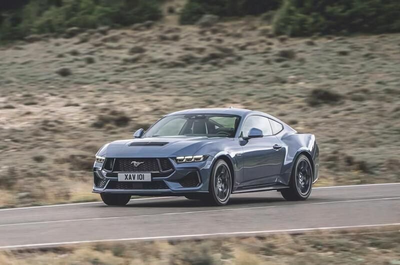 Grå Ny 2024 Ford Mustang GT Fastback Sportkupé | 699 900 kr - Bild 1/4