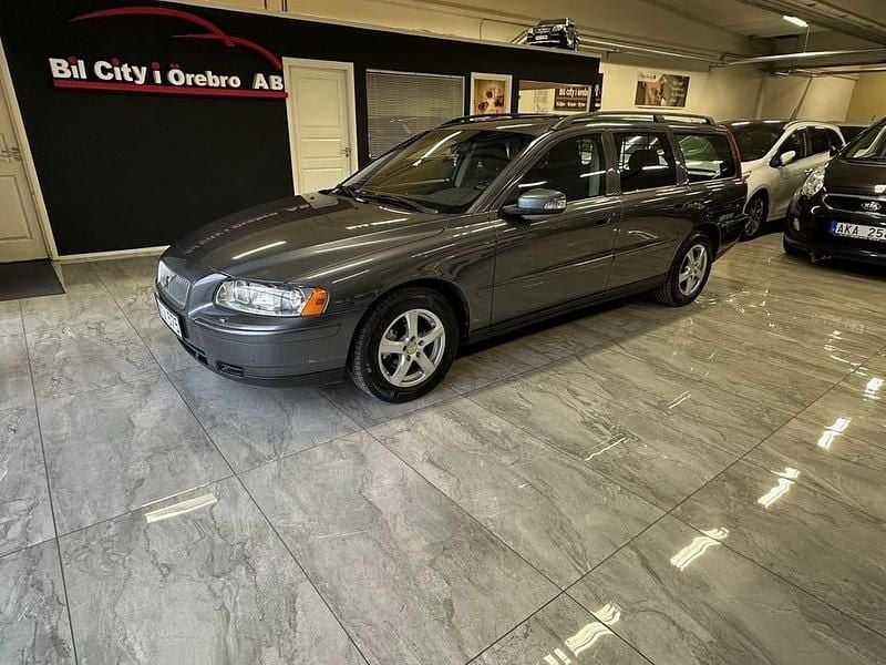 Grå Begagnad 2006 Volvo V70 Kombi | 54 900 kr (Dyr) - Bild 1/4