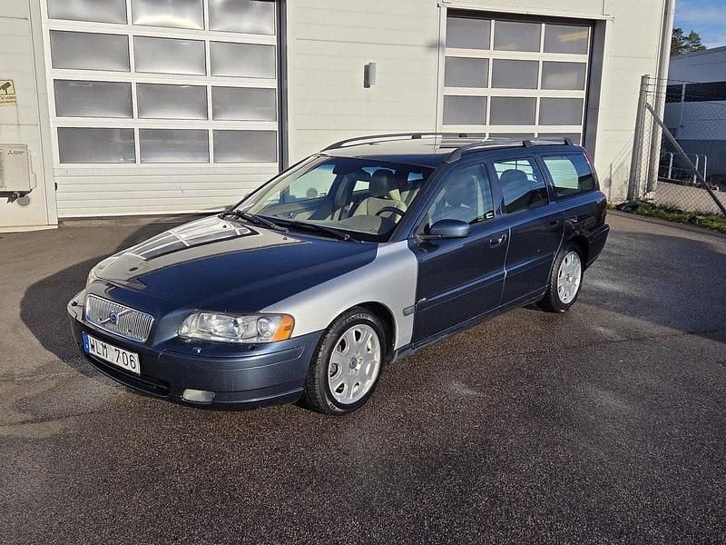 Blå Begagnad 2005 Volvo V70 Kombi | 24 900 kr (Marknadspris) - Bild 1/4