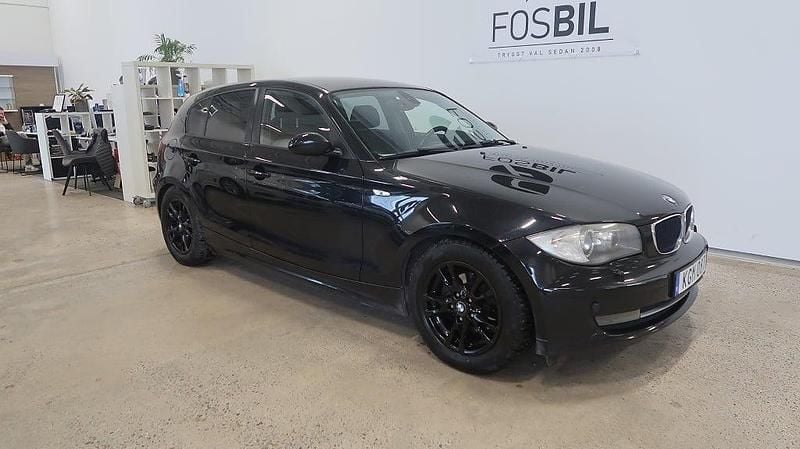 Begagnad BMW 118 Advantage 143 HK (105 kW) 2008 Svart Halvkombi