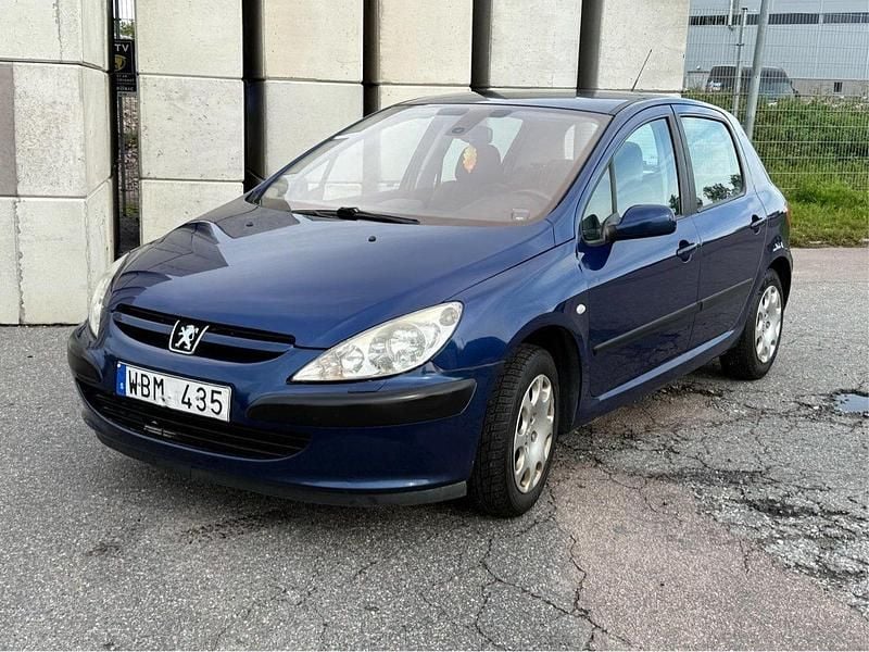 Blå Begagnad 2004 Peugeot 307 Halvkombi | 22 000 kr (Marknadspris) - Bild 1/4